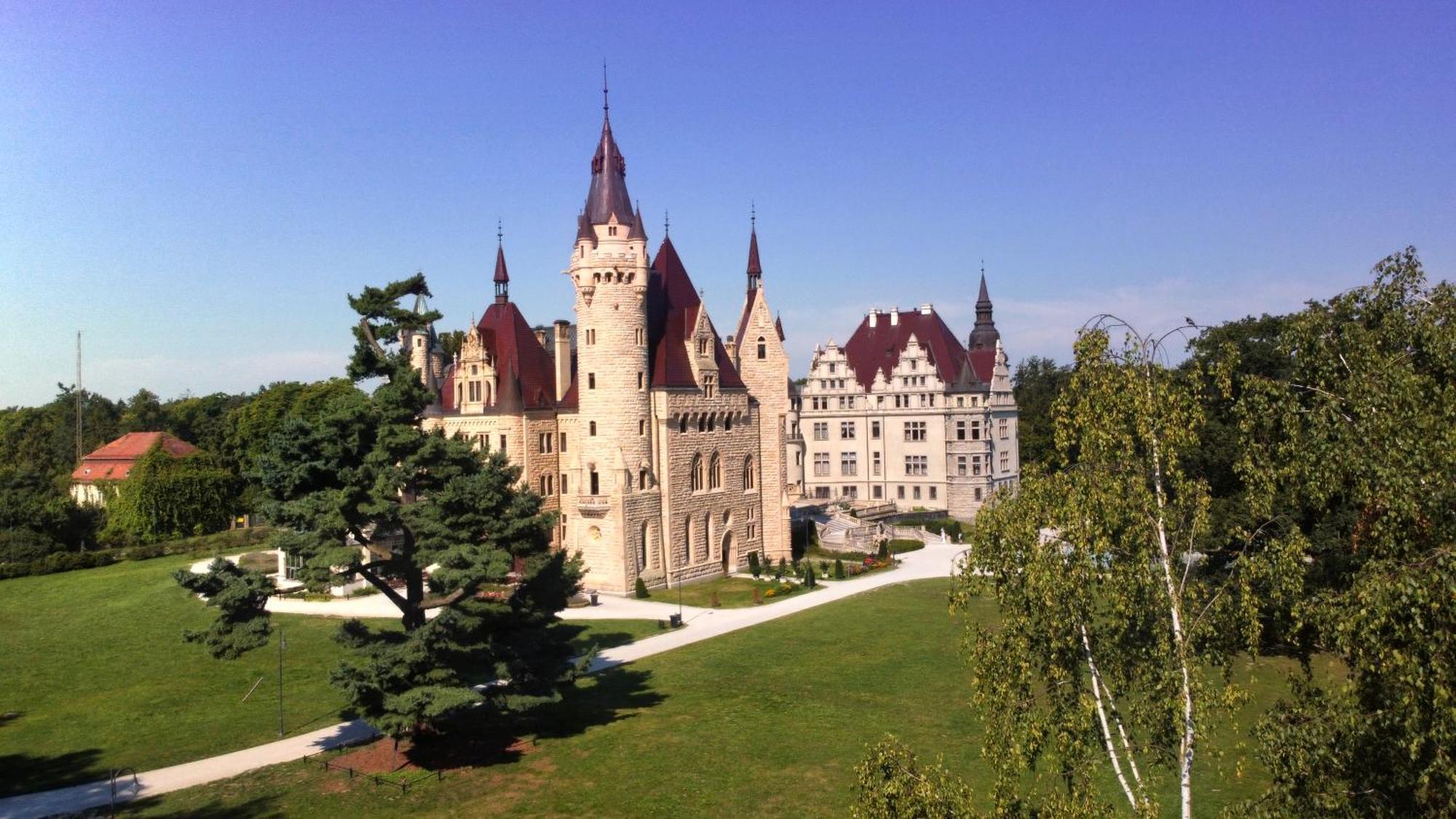 Отель Moszna Zamek Экстерьер фото